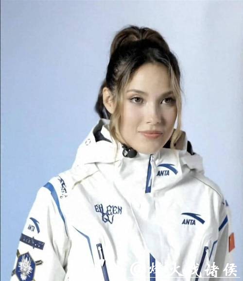 怪不得谷爱凌在坡障项目上只摘银牌,原来过去四年压力巨大伤病缠身,虽然未夺冠但创历史最佳动作,粉丝理性支持展现体育精神 怪不得谷爱凌在坡障项目上只摘银牌,原来过去四年压力巨大伤病缠身,虽然未夺冠但创历史最佳动作,粉丝理性支持展现体育精神